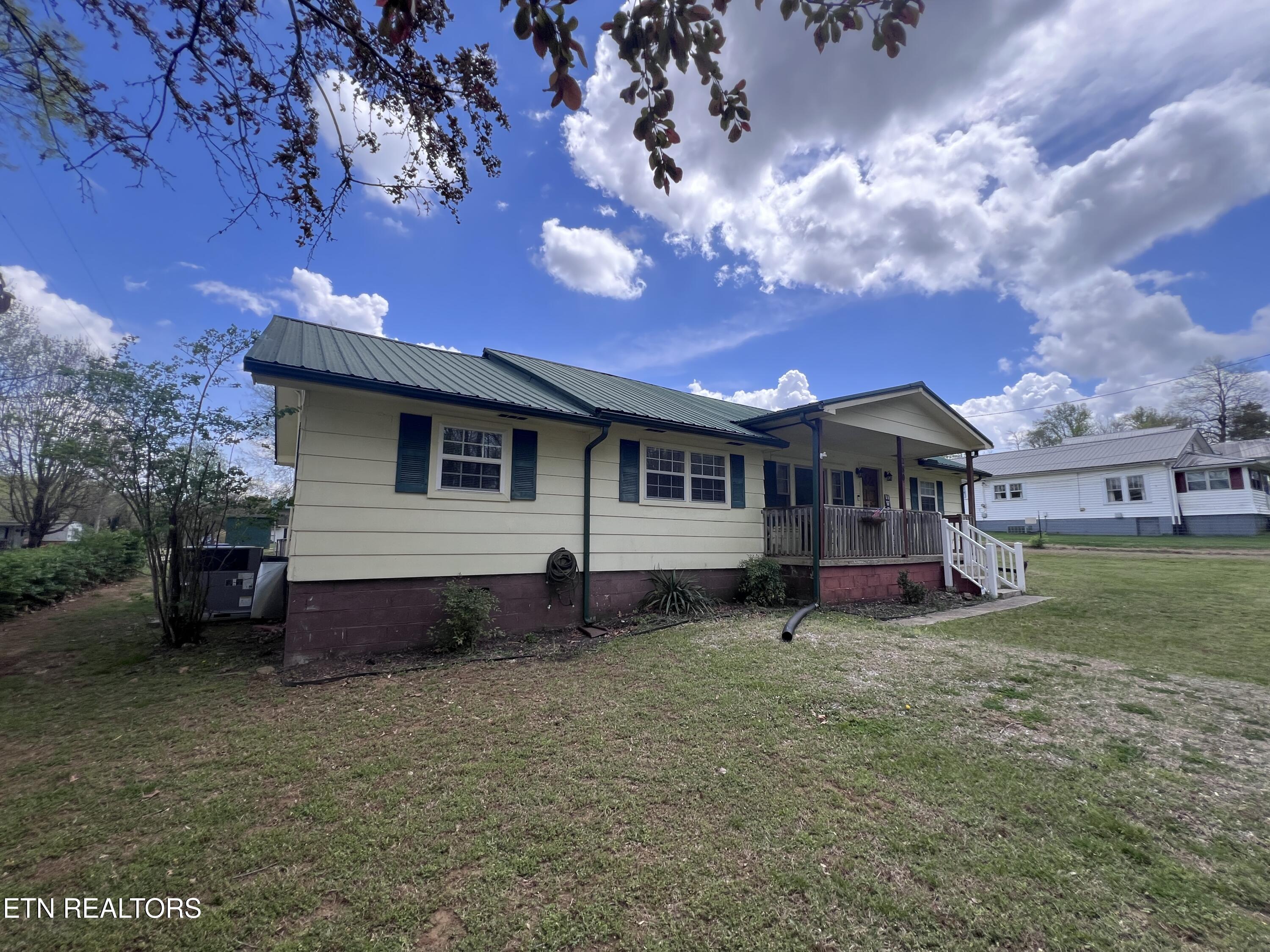 280 Harding Road Harriman, TN 37748 - Photo 3 of 46 IMG_7326