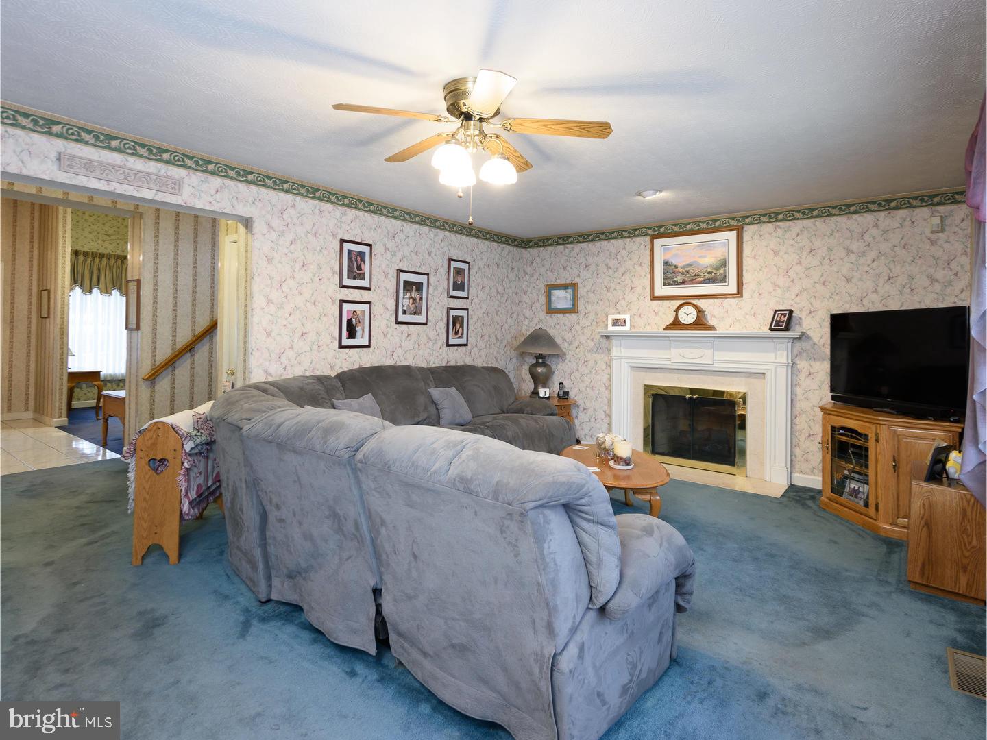 1007 Welsh Road Philadelphia, PA 19115 - Photo 6 of 25 Family Room