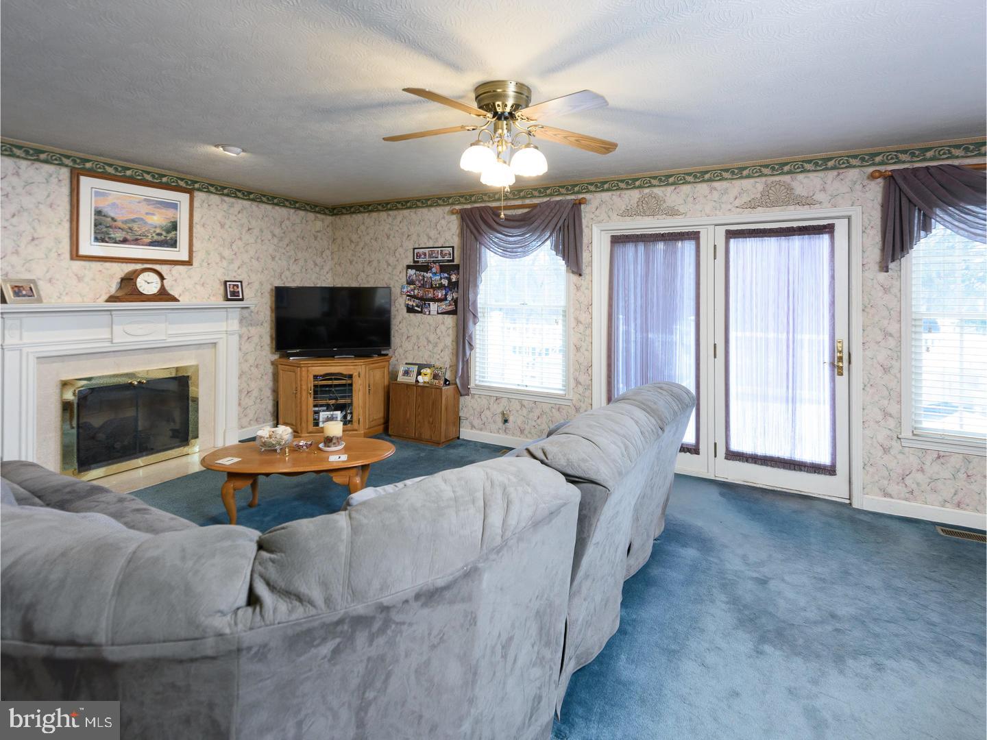 1007 Welsh Road Philadelphia, PA 19115 - Photo 7 of 25 Family Room