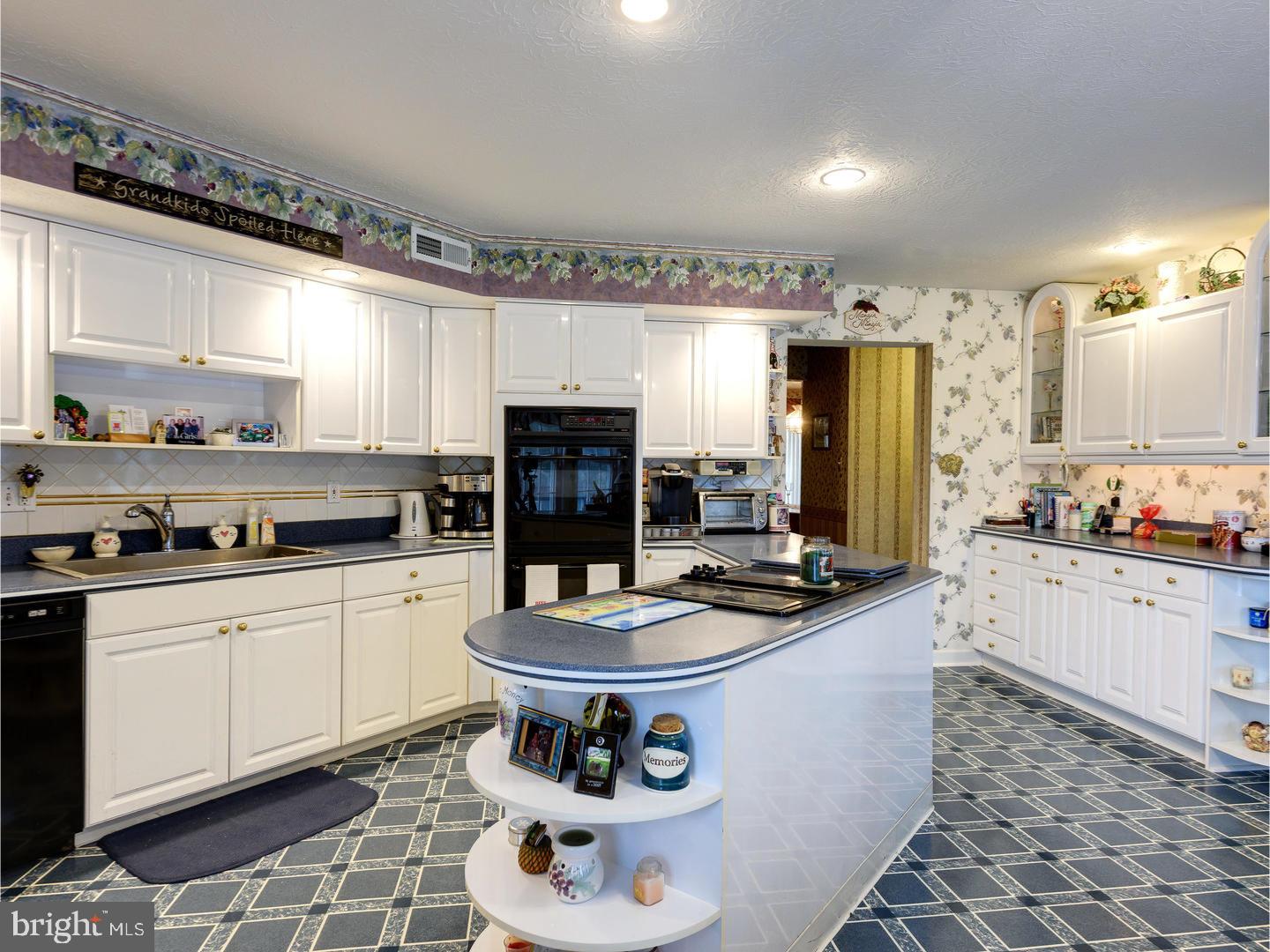 1007 Welsh Road Philadelphia, PA 19115 - Photo 10 of 25 Kitchen