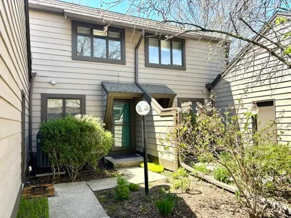 $249,000 | 120 Glenview Court, Janesville, WI 53548
