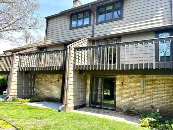 $249,000 | 120 Glenview Court, Janesville, WI 53548