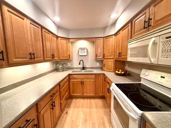 $249,000 | 120 Glenview Court, Janesville, WI 53548