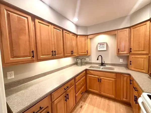 $249,000 | 120 Glenview Court, Janesville, WI 53548