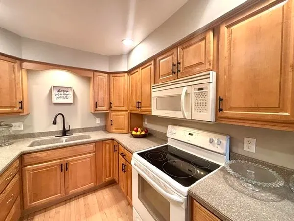 $249,000 | 120 Glenview Court, Janesville, WI 53548