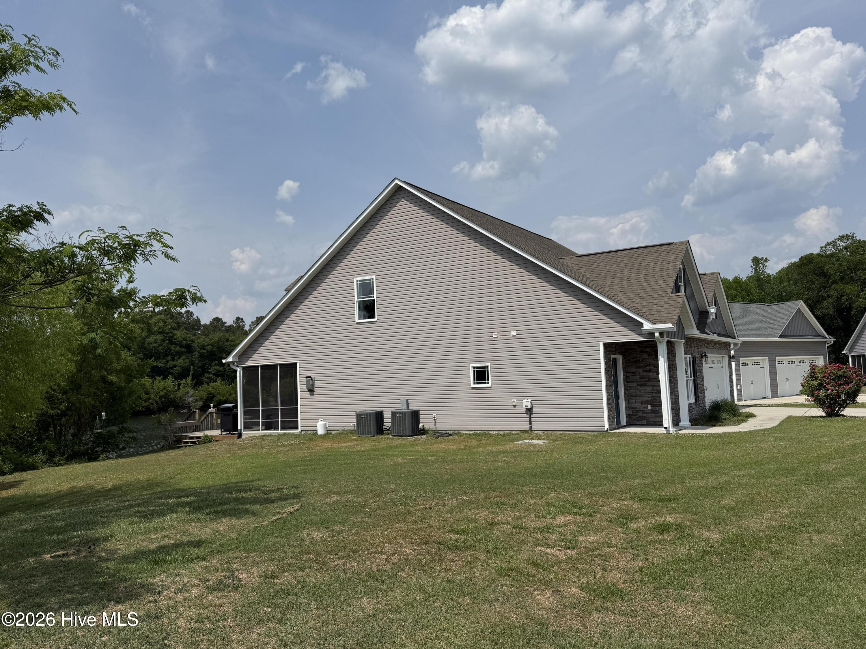 415 Antioch Lakes Road New Bern, NC 28560 - Photo 6 of 51 06_beyc69f61b2b0b31b
