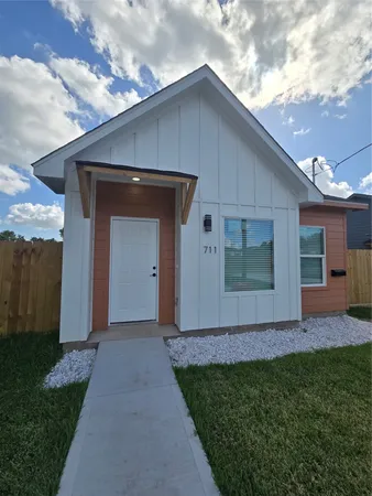 a front view of house with yard