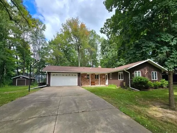 $329,000 | 925 East Ridlington Avenue, Shawano, WI 54166