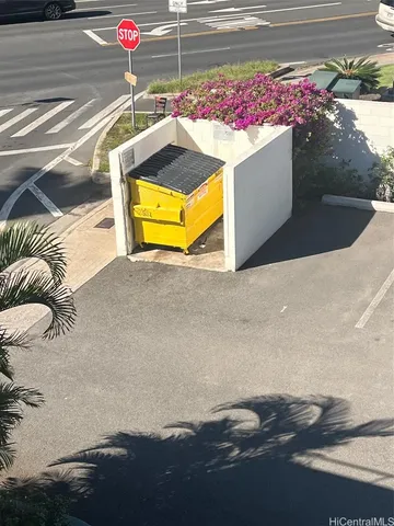 $1,975 | 3410 Leahi Avenue, Unit 304, Honolulu, HI 96815