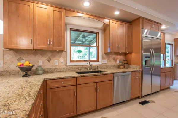 $849,000 | 64 Fairway Drive, Bristol, TN 37620