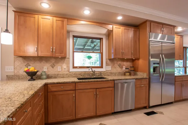 $849,000 | 64 Fairway Drive, Bristol, TN 37620