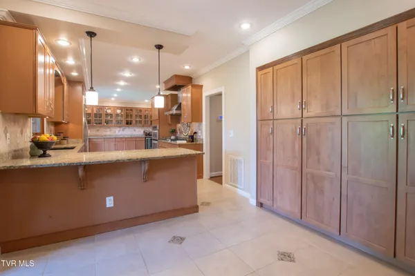 $849,000 | 64 Fairway Drive, Bristol, TN 37620