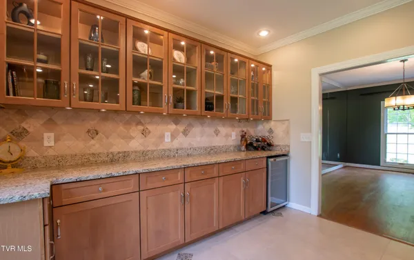 $849,000 | 64 Fairway Drive, Bristol, TN 37620