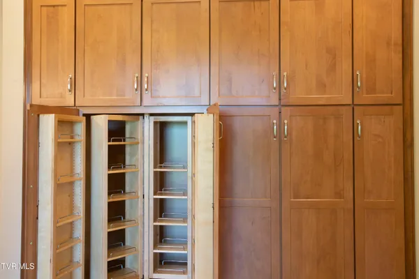 $849,000 | 64 Fairway Drive, Bristol, TN 37620