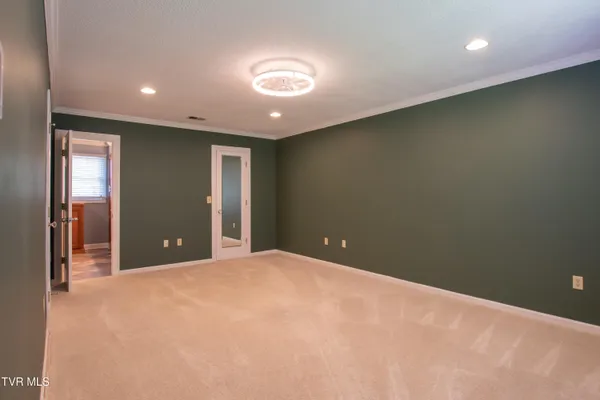 $849,000 | 64 Fairway Drive, Bristol, TN 37620