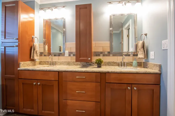 $849,000 | 64 Fairway Drive, Bristol, TN 37620