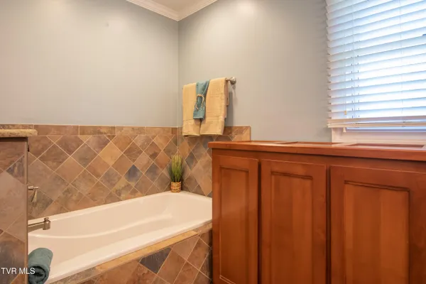 $849,000 | 64 Fairway Drive, Bristol, TN 37620