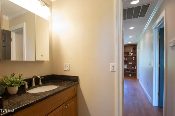 $849,000 | 64 Fairway Drive, Bristol, TN 37620