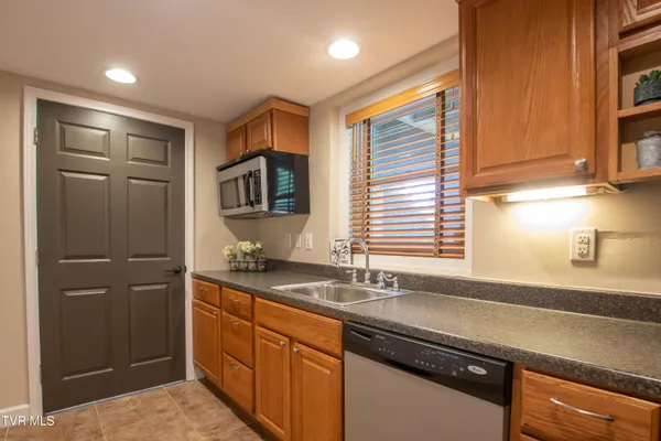 $849,000 | 64 Fairway Drive, Bristol, TN 37620