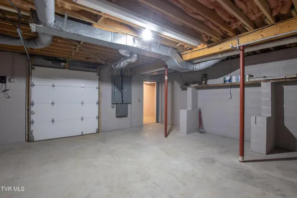 $849,000 | 64 Fairway Drive, Bristol, TN 37620