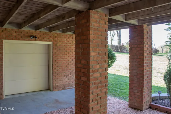 $849,000 | 64 Fairway Drive, Bristol, TN 37620