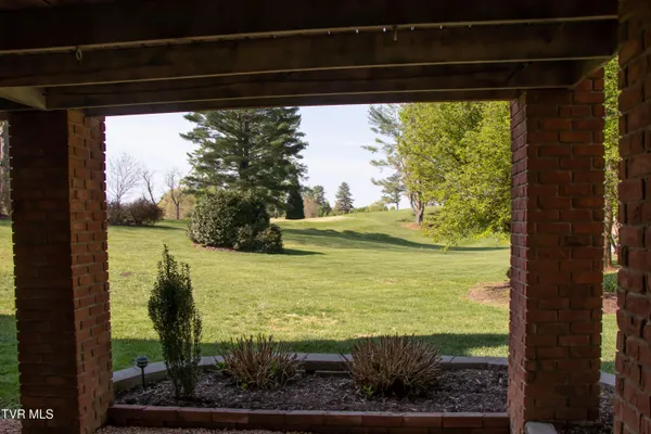 $849,000 | 64 Fairway Drive, Bristol, TN 37620