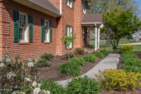 $849,000 | 64 Fairway Drive, Bristol, TN 37620