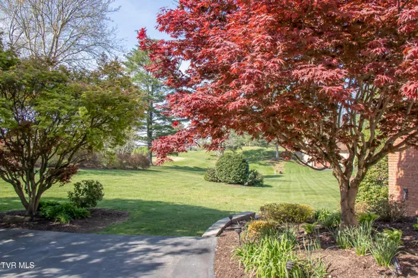 $849,000 | 64 Fairway Drive, Bristol, TN 37620