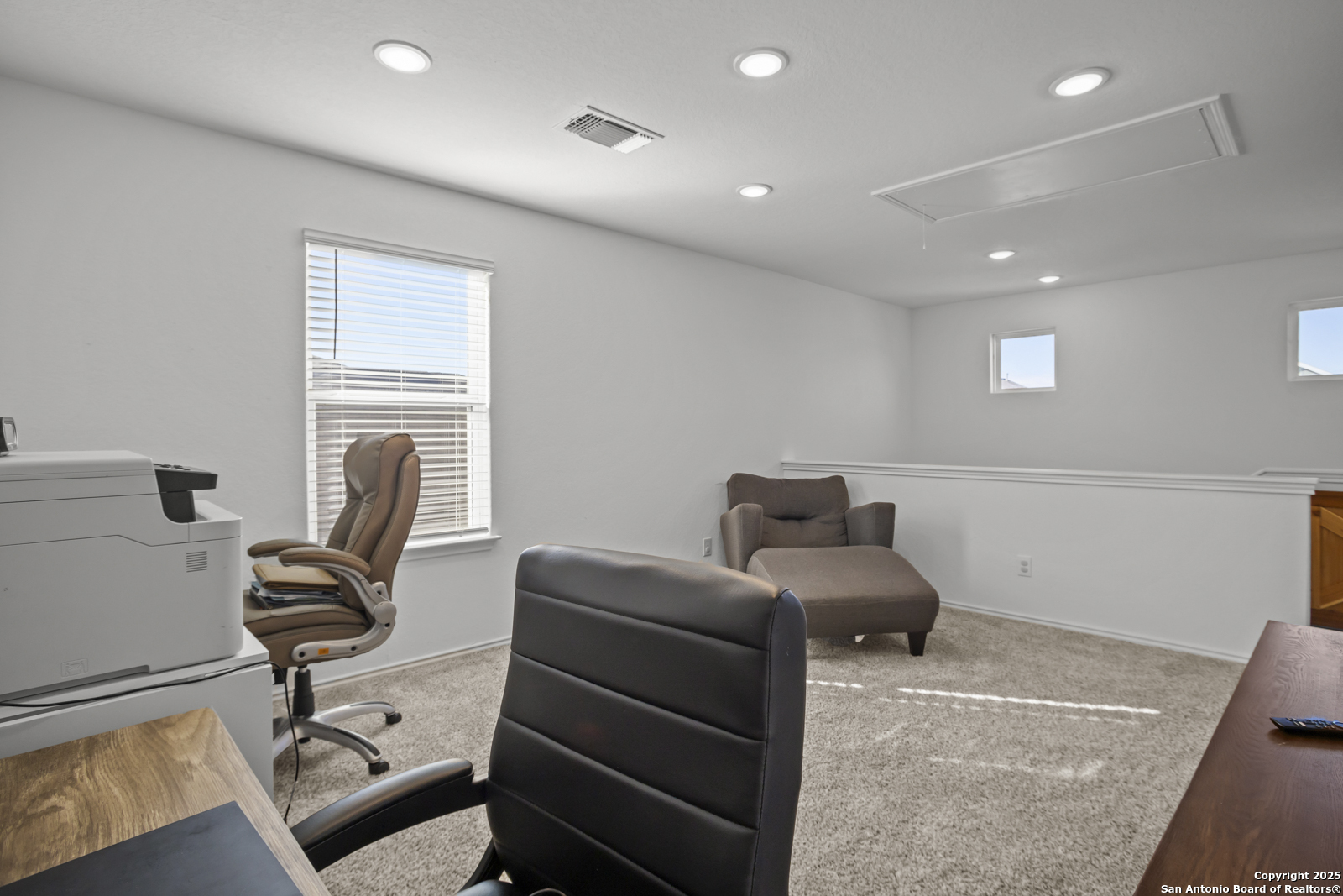 13222 Hagerd Loop St. Hedwig, TX 78152 - Photo 25 of 37 a room with furniture