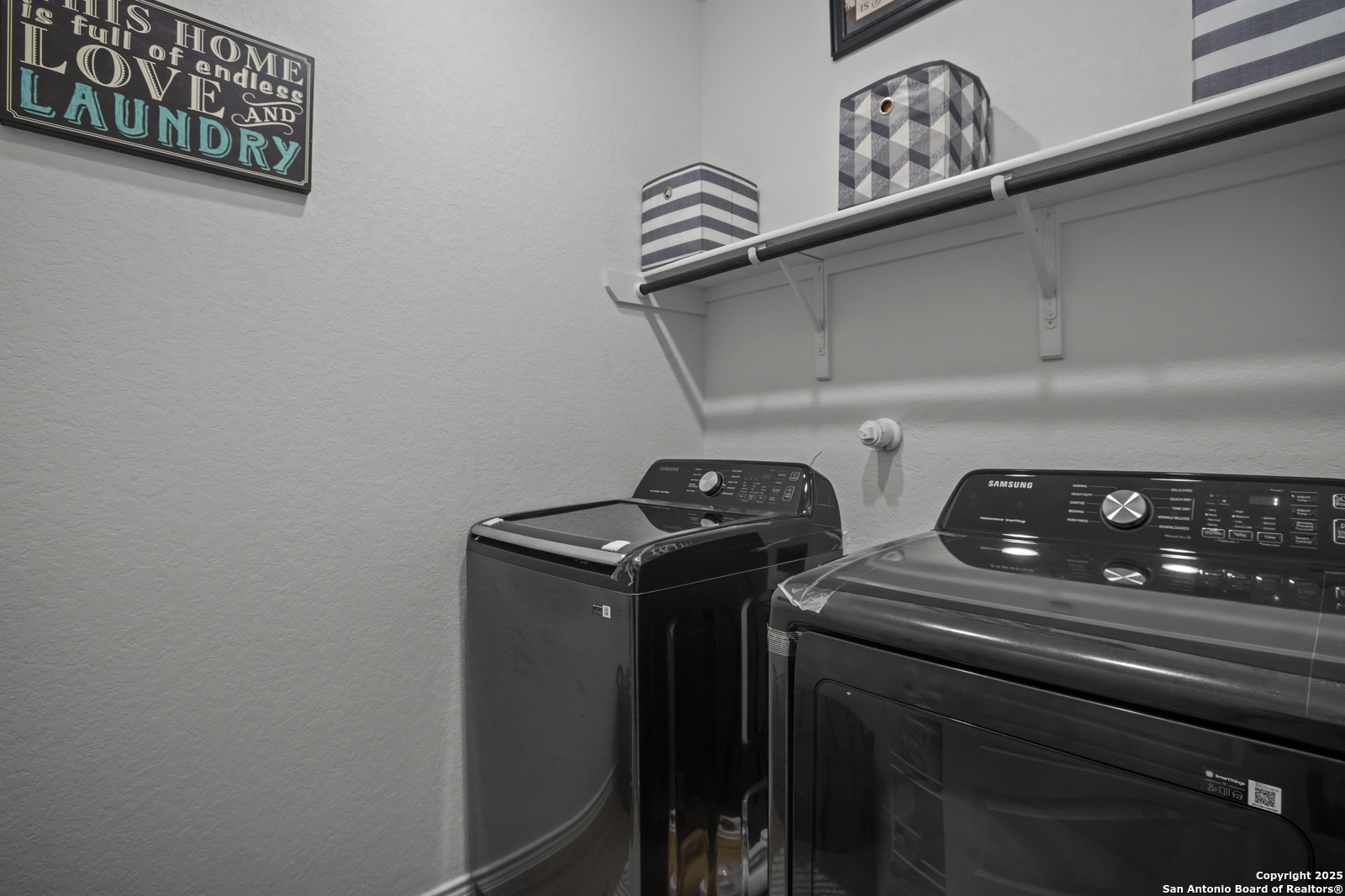 13222 Hagerd Loop St. Hedwig, TX 78152 - Photo 31 of 37 a close up of a stove top oven