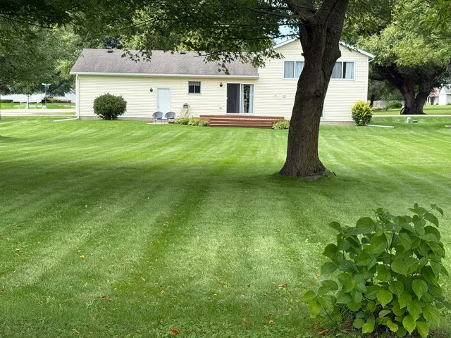 a view of a house with a yard