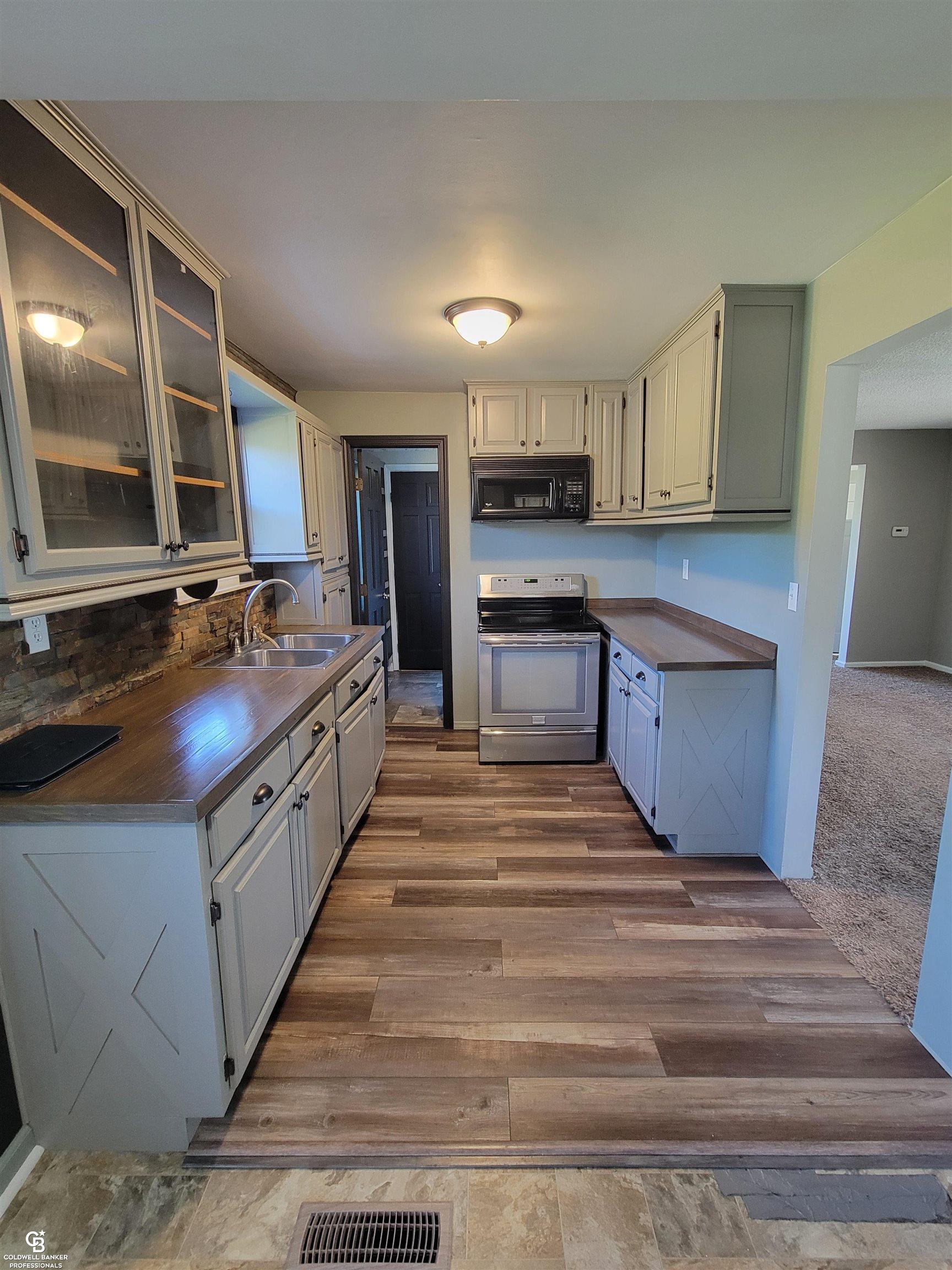 8191 Duquette Road Yale, MI 48097 - Photo 10 of 35 50158823-a12187dc-6570-42c4-a04f-90a982504069.JPG
