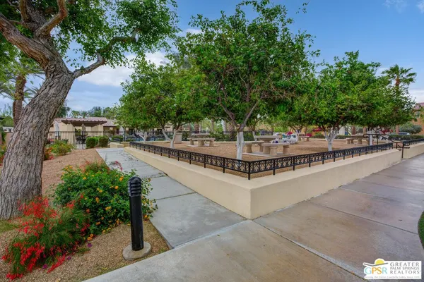 $429,900 | 446 Via De La Paz, Palm Desert, CA 92211