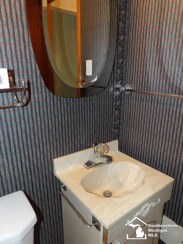 26215 Allen Road Woodhaven, MI 48183 - Photo 25 of 38
