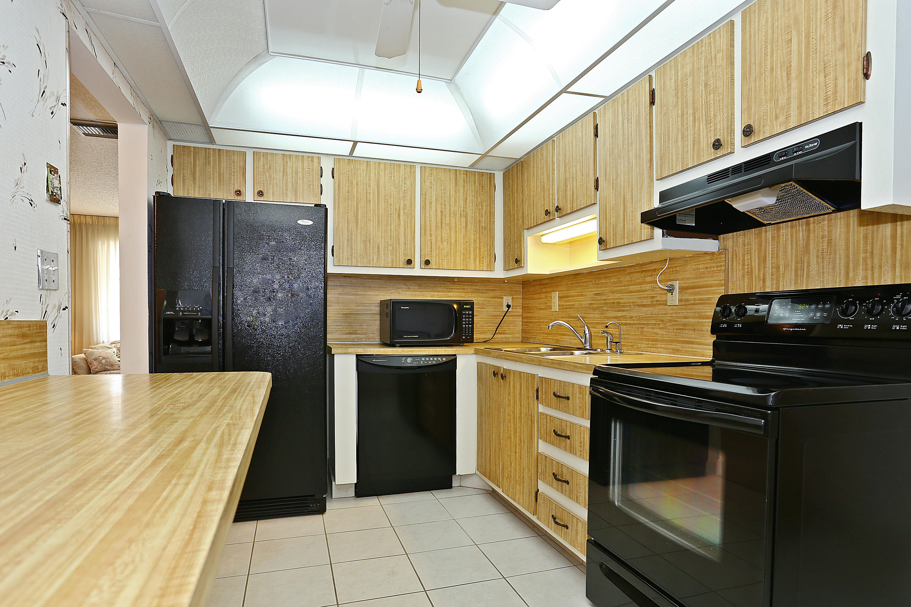 2008 Southwest Roma Way Boynton Beach, FL 33426 - Photo 5 of 11 2008SWRomaWay_print_5