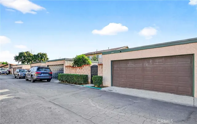 a view of a cars in front of a house