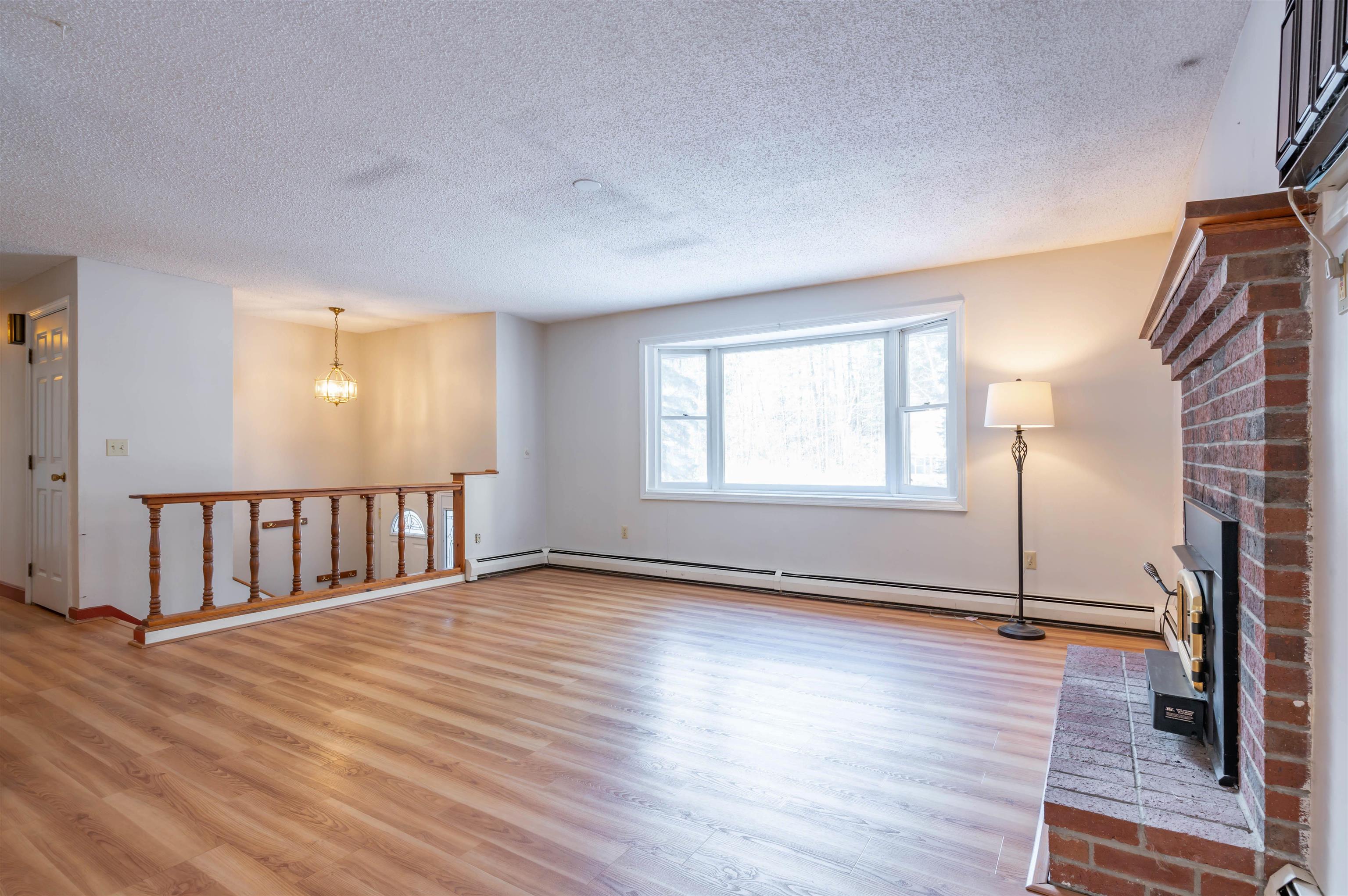 37 Whitford Road Nashua, NH 03062 - Photo 3 of 27 Gallery Image 3