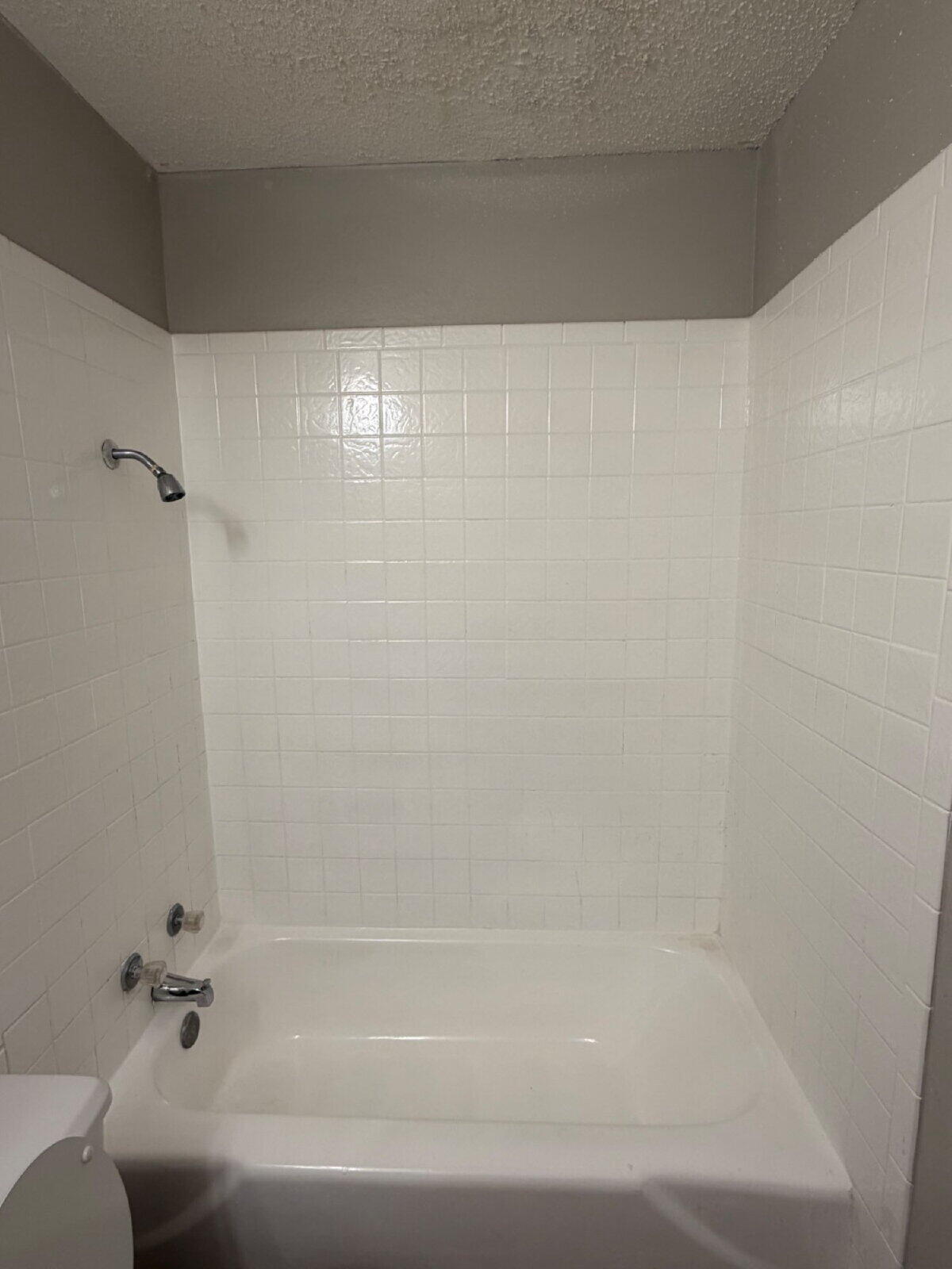 3211 35th Street, Unit E Lubbock, TX 79413 - Photo 10 of 13 a bathroom with a bathtub