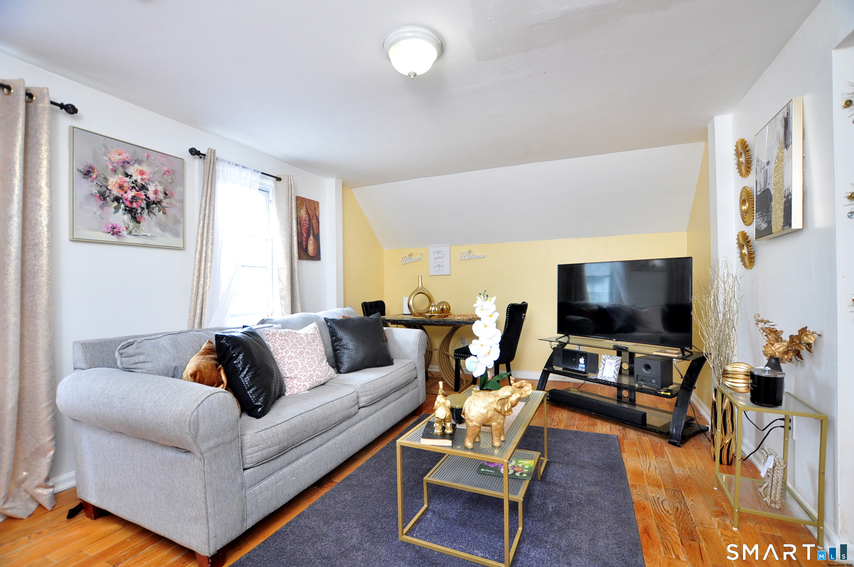 82 Spring Street Meriden, CT 06451 - Photo 29 of 40 3rd floor living room