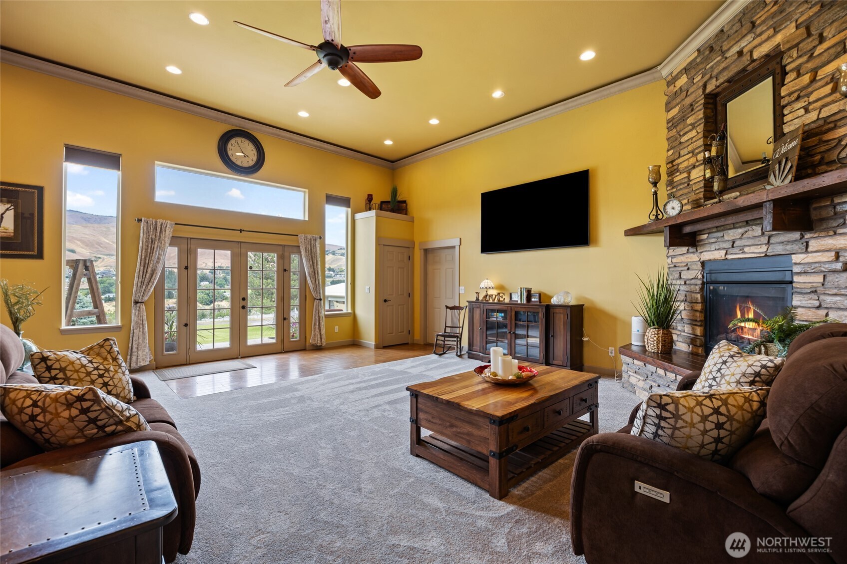 2049 Sleepy Hollow Road Wenatchee, WA 98801 - Photo 9 of 38