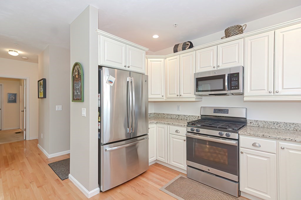 45 Hastings Road, Unit 45 Hudson, MA 01749 - Photo 9 of 34 Gallery Image 9