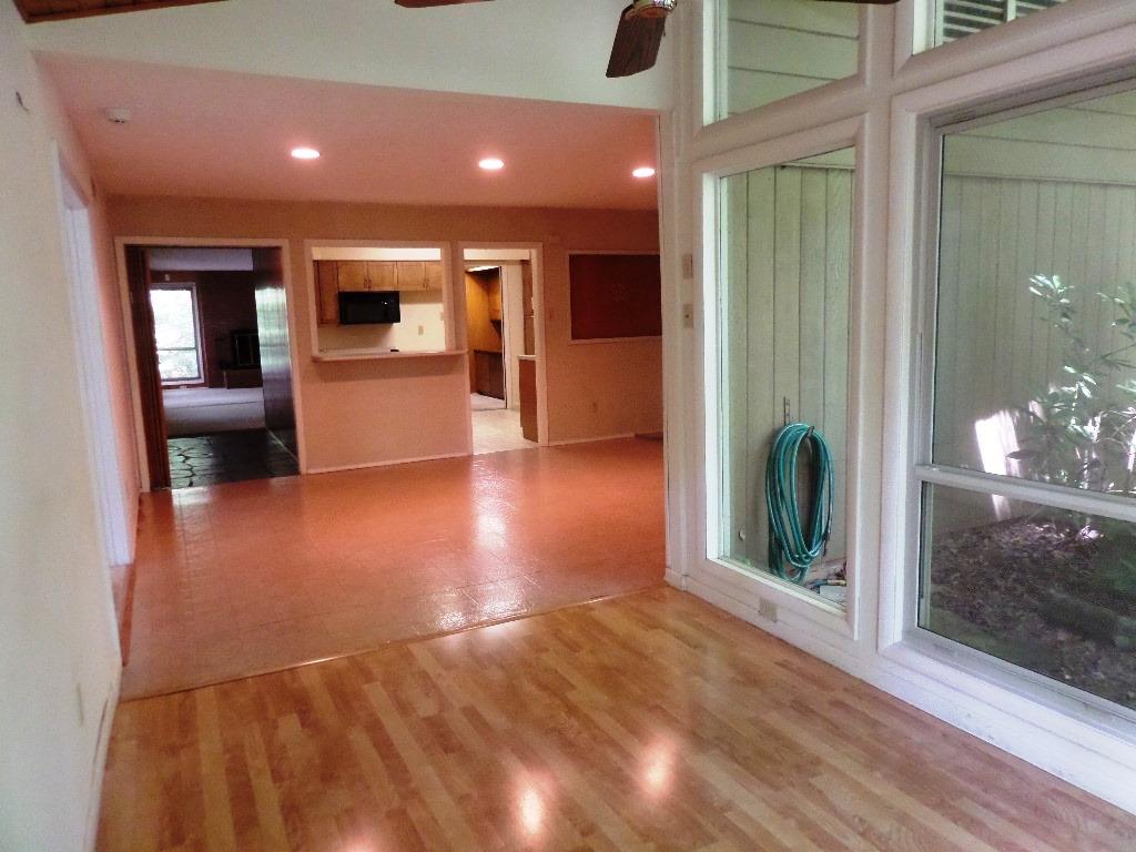 102 Ditman Lane Oak Ridge, TN 37830 - Photo 8 of 28 sunroom2