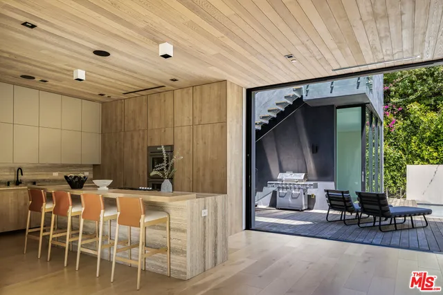 $4,295,000 | 952 North Laurel Avenue, Los Angeles, CA 90046