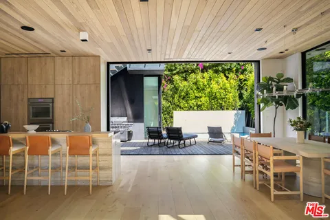 $4,295,000 | 952 North Laurel Avenue, Los Angeles, CA 90046