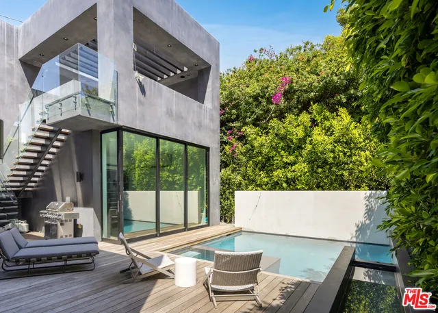 $4,295,000 | 952 North Laurel Avenue, Los Angeles, CA 90046