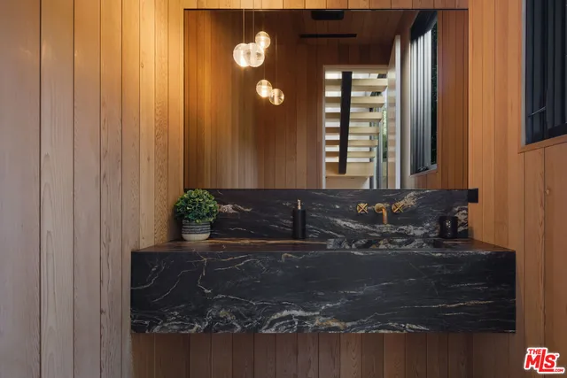 $4,295,000 | 952 North Laurel Avenue, Los Angeles, CA 90046