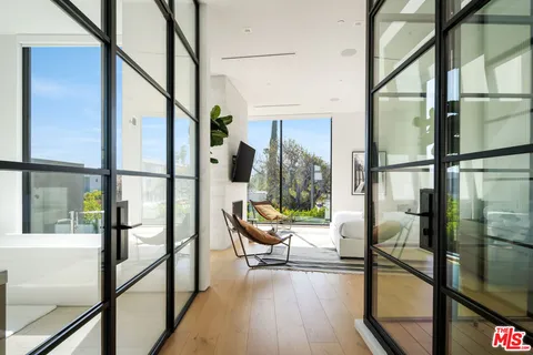 $4,295,000 | 952 North Laurel Avenue, Los Angeles, CA 90046