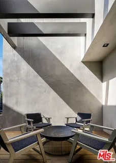 $4,295,000 | 952 North Laurel Avenue, Los Angeles, CA 90046