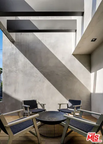 $4,295,000 | 952 North Laurel Avenue, Los Angeles, CA 90046