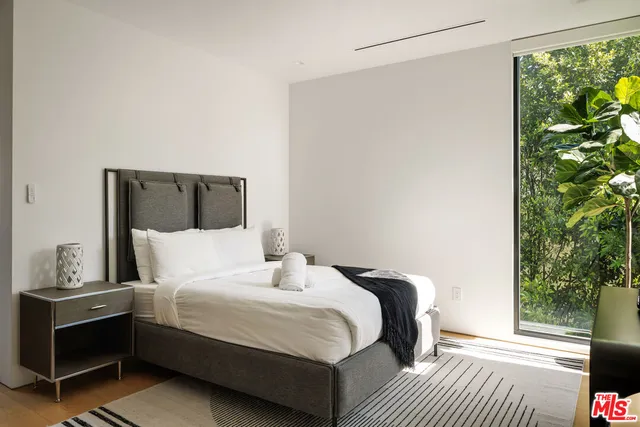 $4,295,000 | 952 North Laurel Avenue, Los Angeles, CA 90046